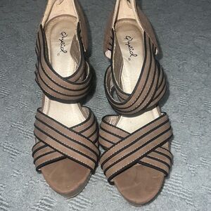 Qupid Size 9 good condition chunky heel!